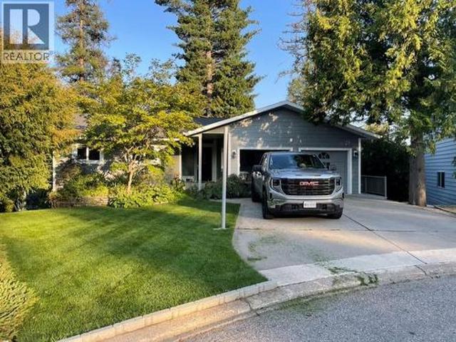 1301 Grosvenor Place, Castlegar, BC, V1N 3X8 house for sale | Listing ID 10401 | Royal LePage