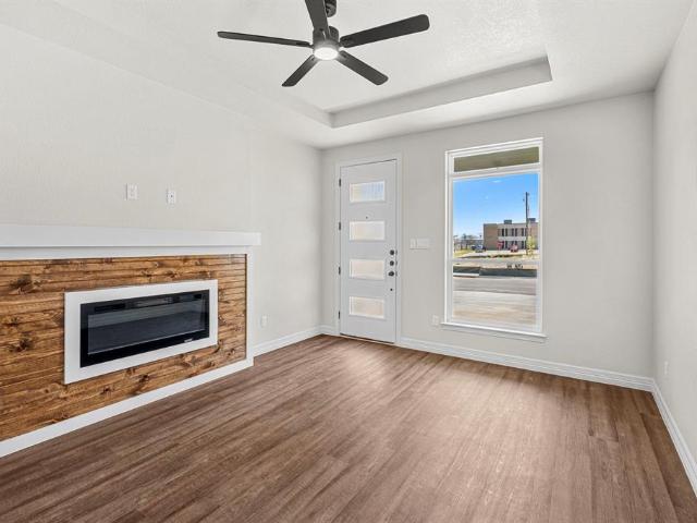 1301 Lone Pine Way