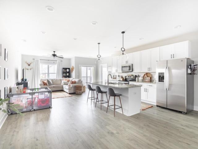 1301 Stoney Ridge Blvd #208