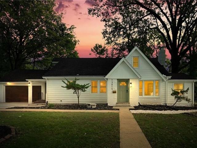 1301 th St, Grandview, MO 64030