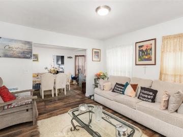 1301 W 60th Place