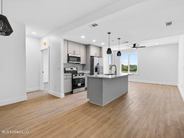 1302 Magnolia St, Unit B205, Gulfport, MS 39507 | MLS #4147