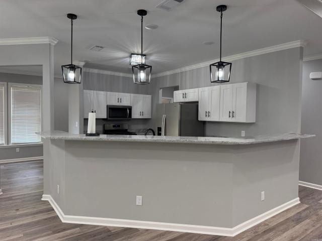 1302 E 41st