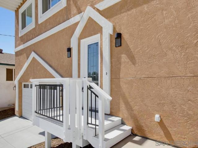 1302 La Presa Ave