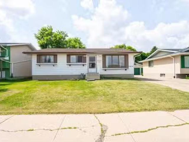 13034 32A Street, Edmonton, AB, T5A 3E5 house for sale List.