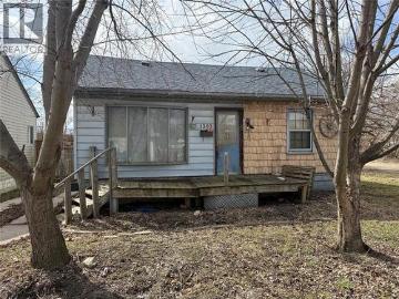 1303 Central, Windsor, ON, N8Y 3V3 house for sale | Listing ID 26006 | Royal LePage