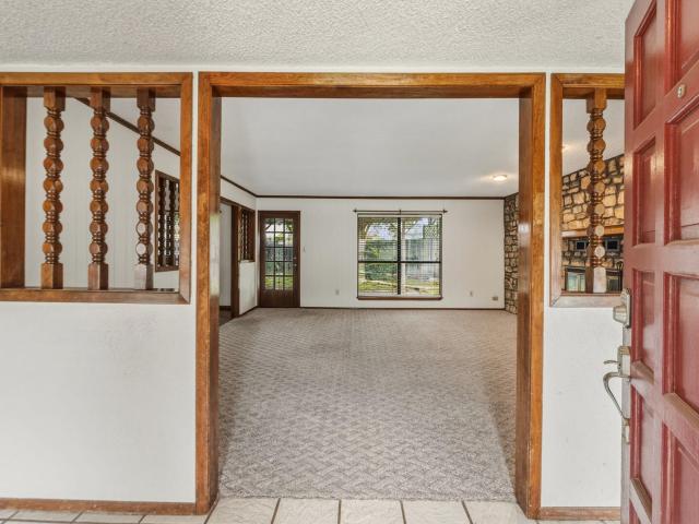 1303 Creekview Dr