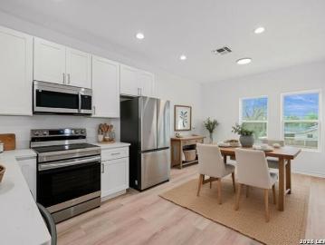 1303 Essex St, Unit 202