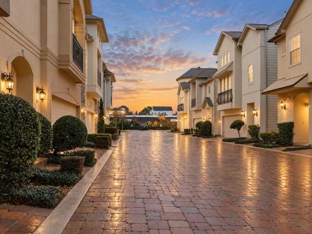 1303 Sherwood Point Lane