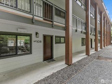 130 105th Ave SE, Unit 108, Bellevue, WA 98004 | MLS #2495