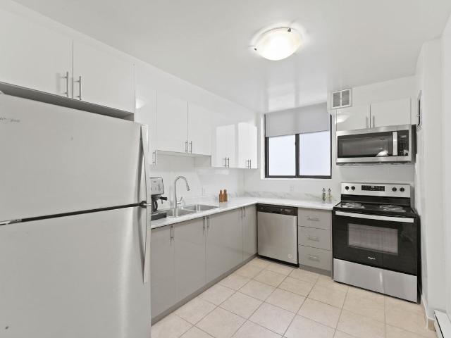 130 & 140 Lincoln Road 1 Bedroom Apartment for Rent at 140 Lincoln Towers Apartment, Waterloo, ON N2J 4N4 Lincoln Heights