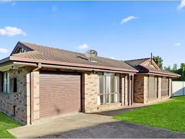 130 Armitage Drive, Glendenning House for rent Listed by Kell.