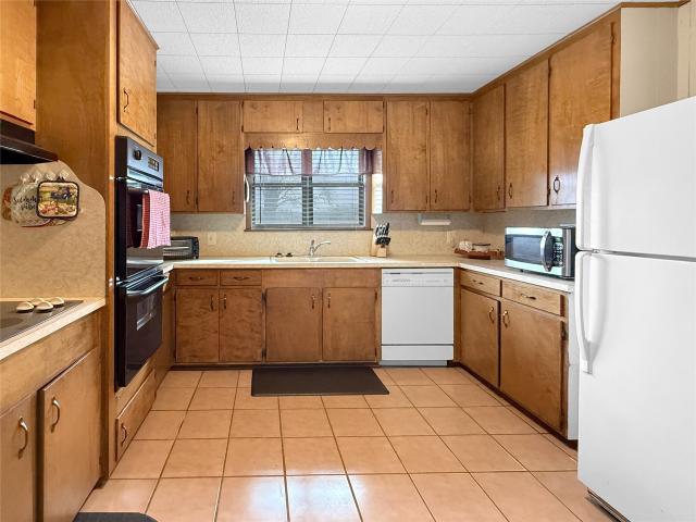 130 Elm St, Flatonia, TX 78941 | MLS #602764