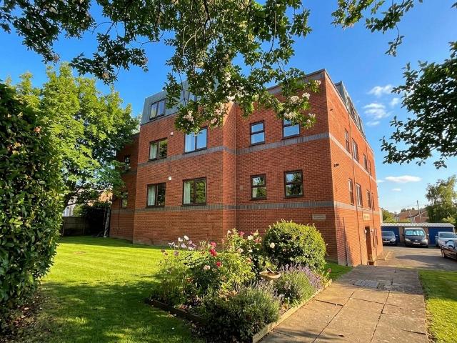 130 Hales Road, Cheltenham GL52 2 bed flat to rent £1,150 pcm £265 pw