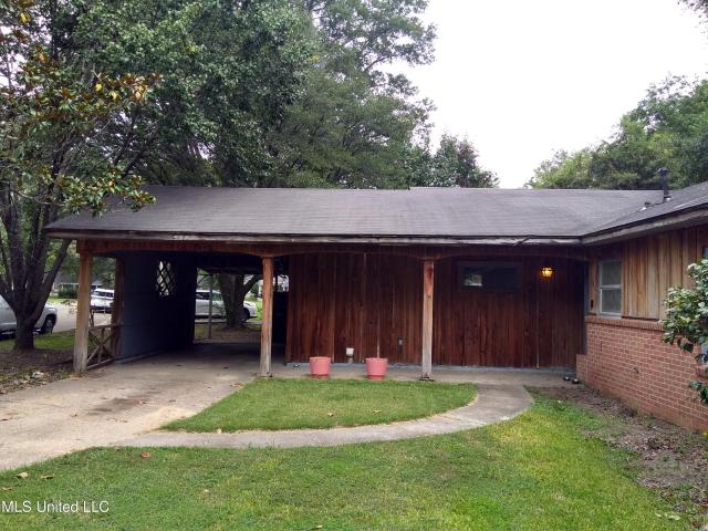 130 Lee Circle