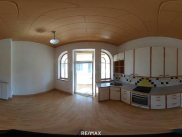130 m ² große Traumwohnung mit Schlossbergblick