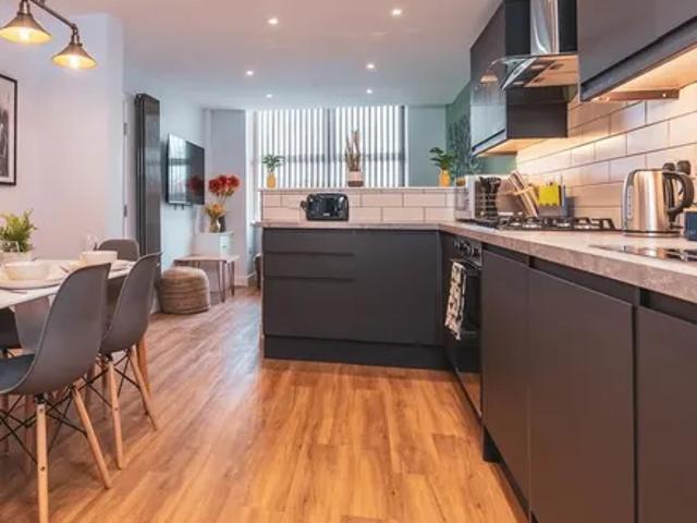130 Moseley Road, Manchester, M14 6PQ, United Kingdom | 6 bed townhouse for rent #110481202 | Rentberry