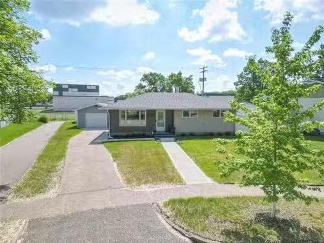 130 Madison Crescent, Brandon, MB, R7A 2G9 house for sale L.