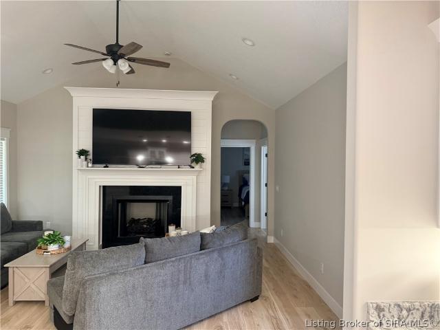 130 W Greene Court
