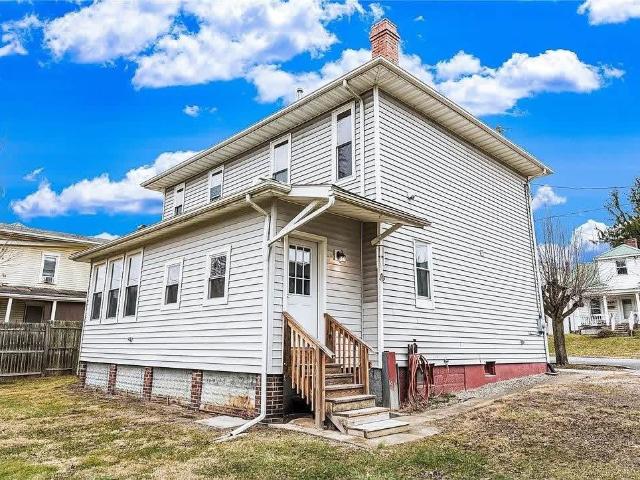130 w lincoln st