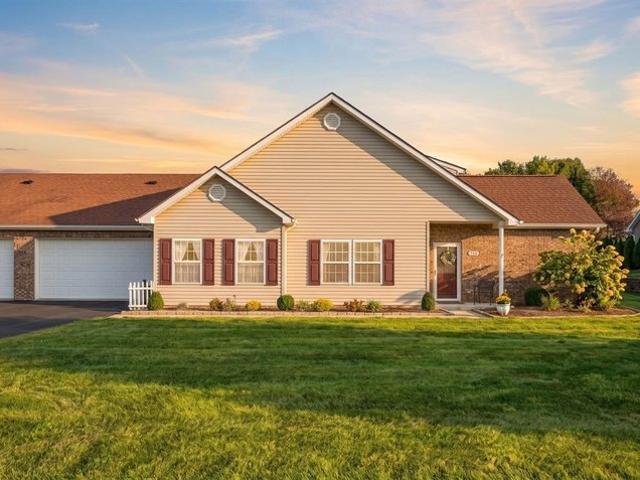 130 Waterford Ct, Ellwood City, PA 16117