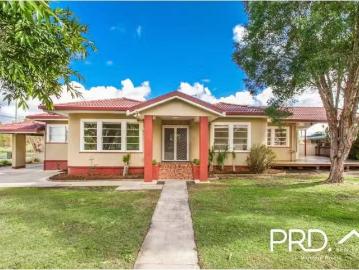 130 West Street, CASINO House for rent Listed by Brianna Wals.