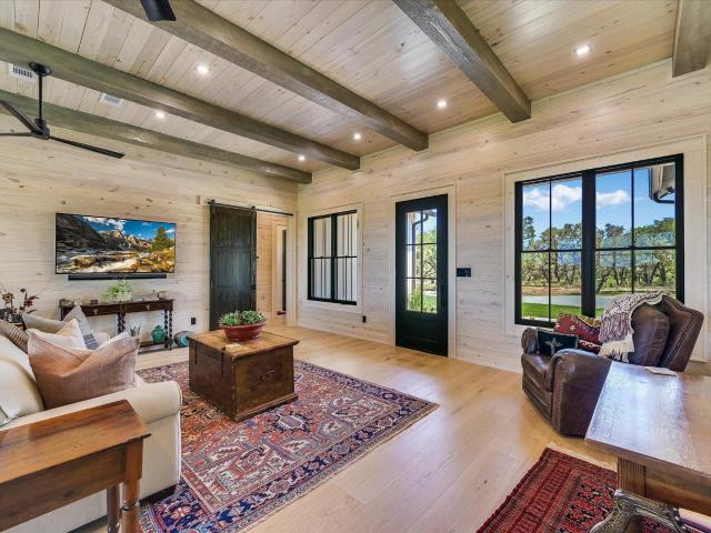 130 Thousand Oaks Loop