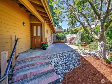 130 Upper Bluffs Drive # #1