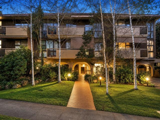 13/14 Lansell Road, Toorak