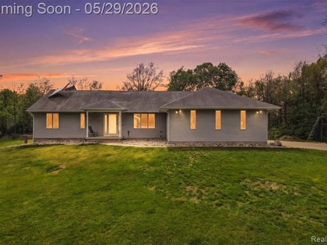 13158 Wood Rd, Bath, MI 48808