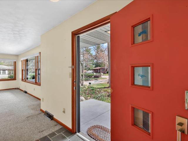 1315 E Reynolds
