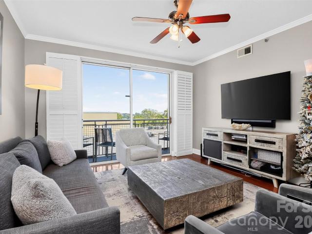 1315 East Boulevard # 818