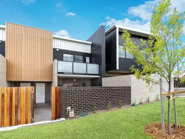 13/18 Shugg Street, Taylor Townhouse for rent Listed by Marq.