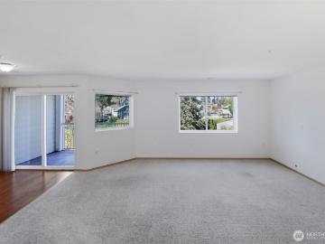 1318 37th St, Unit 2420, Everett, WA 98201 | MLS #2504