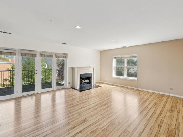 1319 CHICAGO Avenue # 305