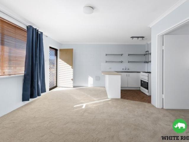 13/10 Macquoid Street, Queanbeyan
