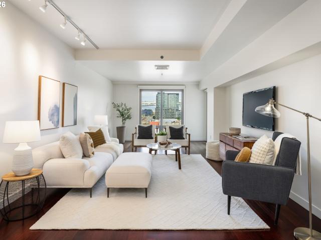 1310 nw naito pkwy # 805