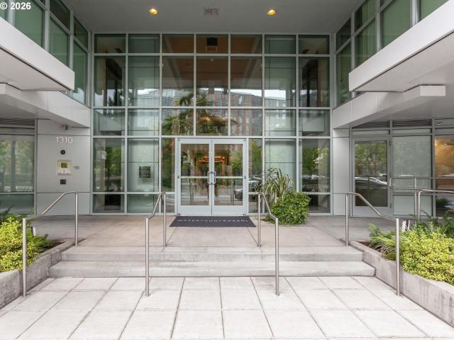 1310 NW Naito Pkwy, Unit 901, Portland, OR 97209 | MLS #127736