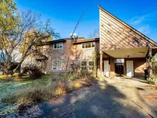 13127 Balloch Drive, Surrey, BC, V3V 6Y2 duplex for sale Li.