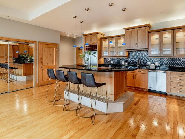 1313 N Franklin Pl, Unit 905