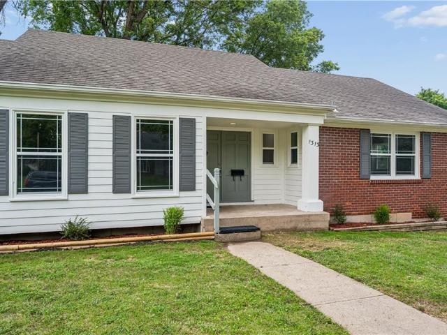 1313 E 98th Terrace