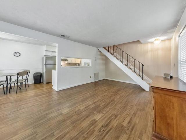 1313 Surrey Lane SW