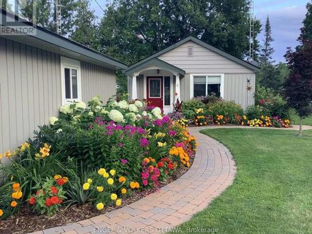 131 Bay Street, Drummond/North Elmsley, ON, K7C 4K9 house for sale | Listing ID X13592 | Royal LePage
