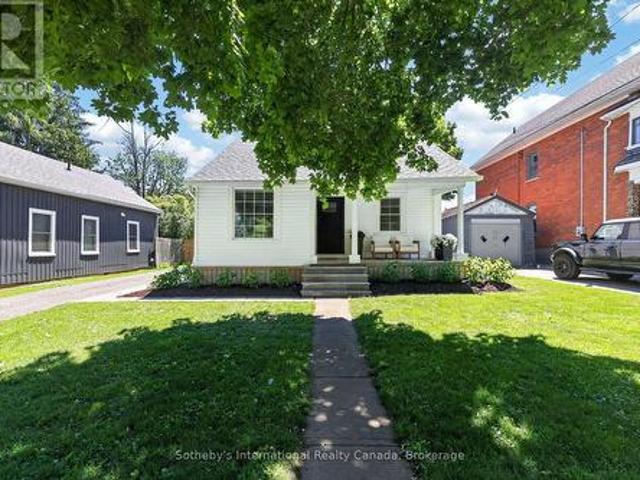 131 Bruce Street S, Blue Mountains, ON, N0H 2P0 house for sale | Listing ID X13478 | Royal LePage