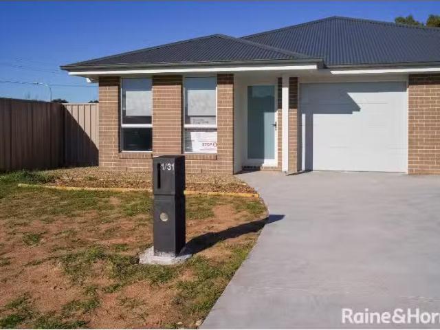 1/31 Gibson Street, BOOROOMA House for rent Listed by Raine &.