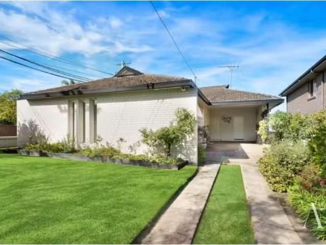 131 Flinders Rd, Georges Hall House for rent Listed by Tanya.
