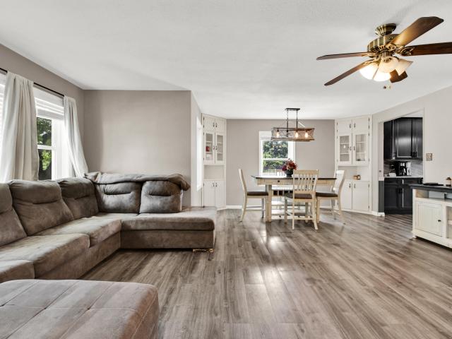 131 Kettle Moraine N Dr