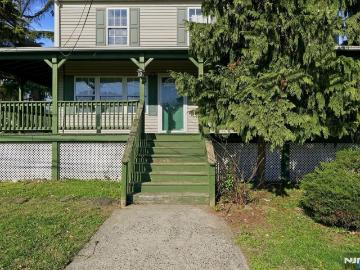 131 La Monte Avenue