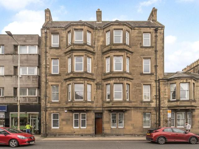 131, St Johns Road, Edinburgh, EH12 7SB 3 bed flat to rent £1,600 pcm £369 pw