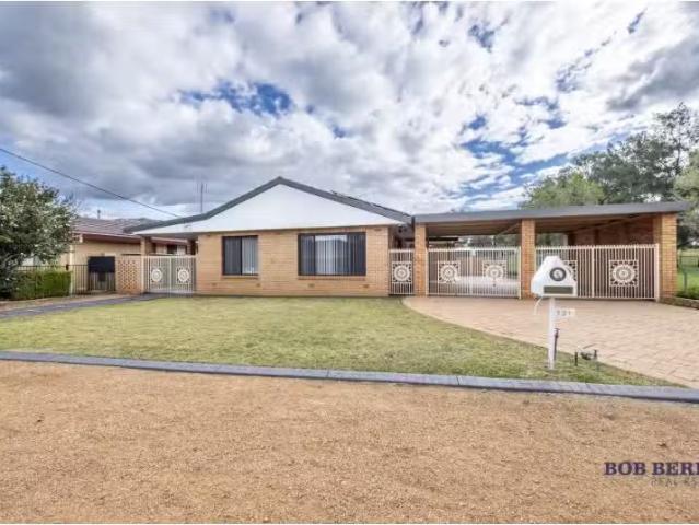 131 Palmer Street, Dubbo House for rent Listed by Erin Bruce.